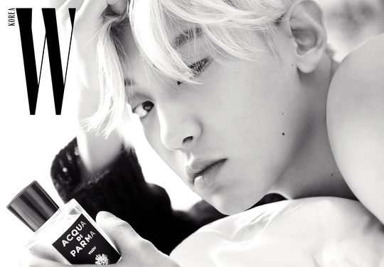 A pictorial picture was released with EXO Chanyeol and Italy Nichi perfume brand Aqua di Parma.Chanyeol decorated the November issue of fashion magazine W Korea.Chanyeol emanated the charm of a bold and sophisticated man with sensual eyes.In addition, it creates an exotic atmosphere of Italy Milan, and expresses the charm of the new product perfectly with my own personality, creating a unique atmosphere.hwang hye-jin