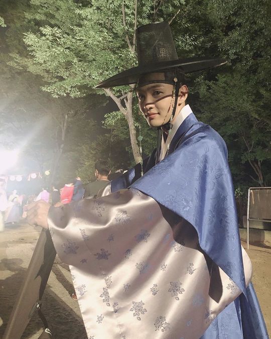 <p>Actor Kim Min-jae with JTBC on the drama, the Joseon marriage counseling place Flower per the shooting scene was revealed.</p><p>Kim Min-jae is 10 17, their Instagram in the Flower perthis post with pictures showing.</p><p>In the picture, shade wrote Kim Min-jae of all our won. Kim Min-jae the camera towards a brighter smile and. Kim Min-jae of heart-warming visuals and a playful expression into it.</p><p>Kim Min-jae have starred in the shipbuilding marriage counseling place Flower perIs every Monday, Tuesday 9: 30pm broadcast</p>