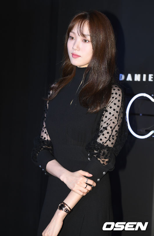 Daniel Wellingtons icon Actor Lee Sung-kyung photo event was held at the Daniel Wellington Samcheong Flagship Store in Samcheong-dong, Jongno-gu, Seoul on the afternoon of the 17th.Actor Lee Sung-kyung has photo time.