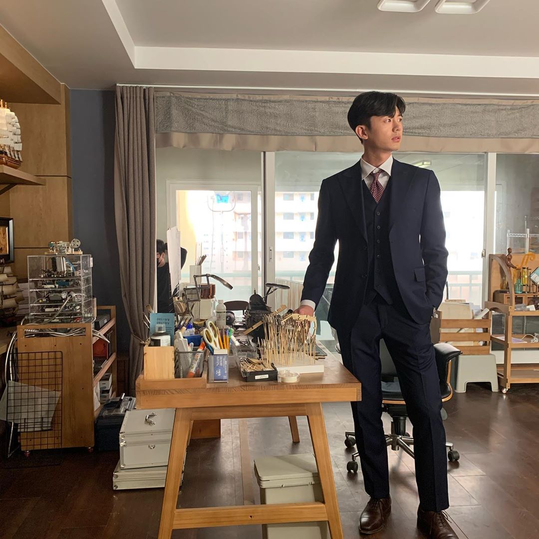 <p>17, Lee Ji-hoon is his Instagram in one photo with today at!!This article was published, said.</p><p>Photo belongs to Lee Ji-hoon is a 3-Piece get dressed, one hand in a pants pocket with no channel camera right is staring at. Lee Ji-hoon is the various and Sundry things filled indoors.</p><p>Lee Ji-hoon is coming 11 November aired the upcoming KBS 2TV drama 99 billion of the womanappeared in the will.</p>