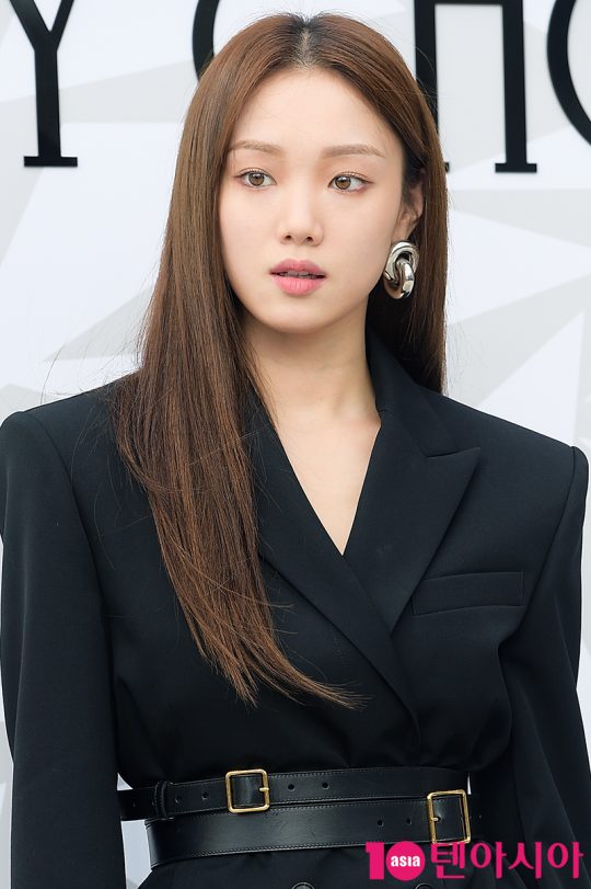 Actor Lee Sung-kyung attended a photo call event of a fashion brand held at Galleria Department Store Plaza in Apgujeong-dong, Seoul on the afternoon of the 18th.