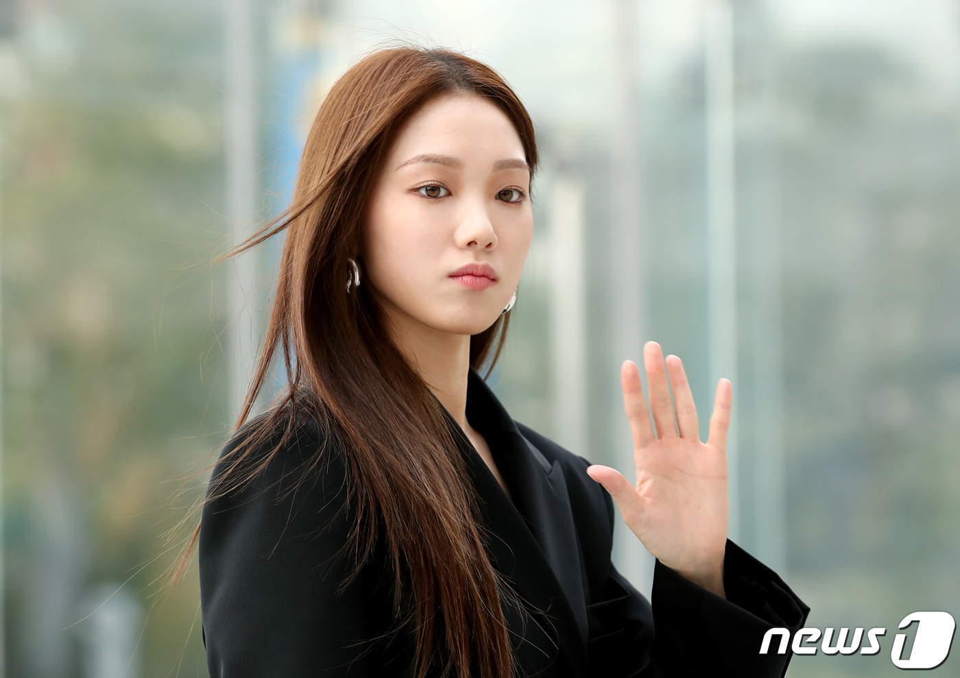Seoul:) = Actor Lee Sung-kyung attends a fashion brand event held at a Department Store in Apgujeong-dong, Seoul on the afternoon of the 18th.