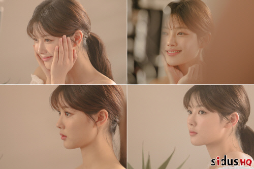 Kim Yoo-jung, a member of the company released by Cyders HQ on the 18th, is shooting on a set with a warm atmosphere, and is showing the dignity of a pictorial artisan, such as wrapping his face with two hands and building a bright Smile.Especially, he stared at the air with deep eyes, creating a pleasant atmosphere and showing a more mature visual.In addition, transparent skin and dense features made the innocence more prominent.Meanwhile, Kim Yoo-jung is showing more growth by experiencing a part-time job in the morning at the lifetime channel Harp Holiday and a local life in the afternoon enjoying a unique trip in the Italian Mediterranean.Photos  Cyders HQ