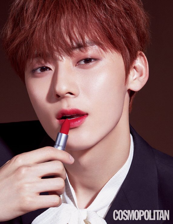 A Lipstick pictorial by NUEST Hwang Min-hyun, who returned as a mature autumn man, has been released.Among Macs powder kisses, he presented four color Lipstick pictorial look: a clear RED that best suits Hwang Min-hyun, a pitch-colored indie pink, a warm brick RED, and a satirical cool tone RED.When I asked him about his Lipstick use, he said, Power kiss Lipstick is as light as a feather when touched on his lips, and it is impressive to feel soft and soft like cotton candy.And it is finished smoothly, and it is strange that the lips are not dry at all over time. When asked about the self-beauty care score, he said, If you score, about 90 points? Haha. I care more about skin care than makeup.Currently, Hwang Min-hyun has made his musical debut as a Count in the musical Marie Antoinette and will continue his active activities by releasing NUEST mini 7th album The Table on the 21st.Hwang Min-hyuns Beauty pictures and videos, which have returned as a wonderful man, can be found in the November issue of Cosmopolitan and the official SNS and website of Cosmopolitan.