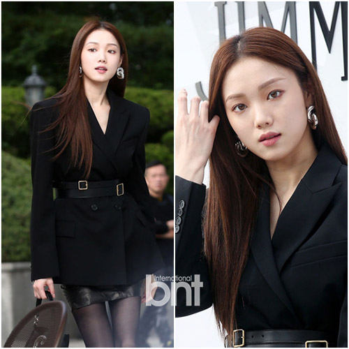 Actor Lee Sung-kyung attended the Jimmy Choo photo call event held at Galleria Department Store in Apgujeong-dong, Gangnam-gu, Seoul on the afternoon of the 18th.The Celebrity Force From the Rise.Sick hand greetings.You look pretty just to give your head.See you next time.news report