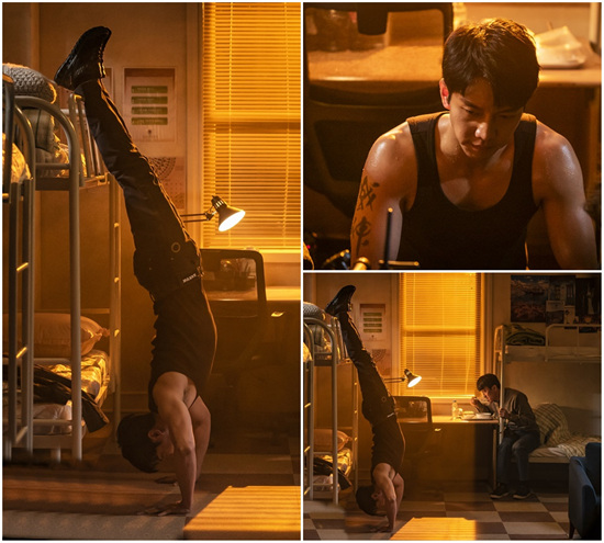 Actor Lee Seung-gi has challenged a high-tech handstand pose.SBS-TV Vagabond (played by Jang Young-chul, Jung Kyung-soon, directed by Yoo In-sik) released the steel of Lee Seung-gi (played by Cha Dal-gun) on the 18th.This is a scene where he keeps his stamina by monitoring the terrorist suspect Jang Hyuk-jin (played by Kim Woo-gi).Lee Seung-gi relied on weight only on both arms; at the same time, she showed a handstand posture upside down; her solid muscle forearm and tattoo the whole body (the god) were impressive.By his side was Jang Hyuk-jin, who was in handcuffs, in a rush of death.According to production company Celltrion Healthcare Entertainment, Lee Seung-gi worked out his bare hands without rest before the start of filming.When I started shooting, I was applauded for succeeding in a difficult posture at once.Celltrion Healthcare said, Lee Seung-gi has a passion and responsibility for everything.I always create more scenes than I expected, he said. Please expect me to play a more active role in the second half. Meanwhile, Lee Seung-gis handstand god rides at 10 pm on the day.