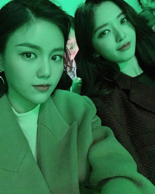 Hyejeong shares a beauty two-shot with Chan MiGroup AOA (AioA) member Hyejeong uploaded a selfie to his Instagram on October 18 with the phrase Tityrand.In the photo, Hyejeong is staring at the camera with his hair neatly tied, with Chan Mi showing off her beauty with a pale smile next to him.han jung-won
