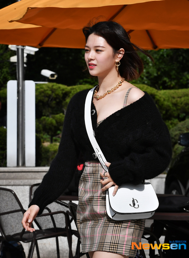 The photo call event of luxury accessory brand Jimmy Chu was held on October 18 at EAST Square in Galleria Luxury Hall.Lee Sung-kyung Jeongyeon (TWICE) and Hong Jong-Hyun attended the ceremony.Lee Jae-ha