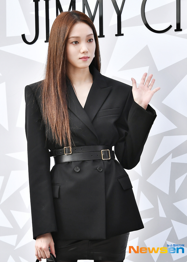 The photo call event of luxury accessory brand Jimmy Chu was held on October 18 at EAST Square in Galleria Luxury Hall.Lee Sung-kyung Jingyeon (TWICE) and Hong Jong-hyun attended the ceremony.Lee Jae-ha