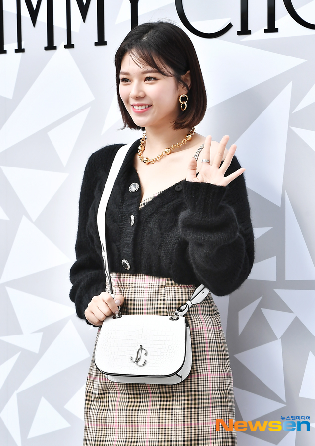 The photo call event of luxury accessory brand Jimmy Chu was held on October 18 at EAST Square in Galleria Luxury Hall.Lee Sung-kyung Jeongyeon (TWICE) and Hong Jong-Hyun attended the ceremony.Lee Jae-ha