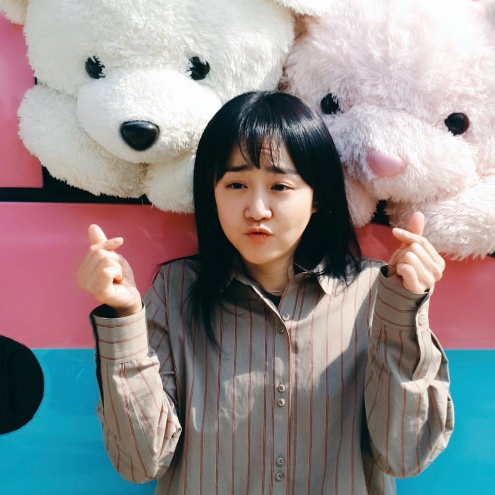 Moon Geun-youngs Coffee or Tea Celebratory Photoand shared the message.Actor Moon Geun-young uploaded a photo to his Instagram on October 18 with the phrase 2019. 09. 24. Hua. Coffee or Tea of Bahwa Bear.In the photo, Moon is doing a hand-heart in front of a teddy bear, and he surprised the viewers by showing off his beauty while time seemed to stop.Moon Geun-young said, I was very tired, but I laughed at the bears. I always thank you for being always, still, silent, and sincere.Moon Geun-young will appear on the TVN monthly drama Catch the Ghost, which will be broadcasted on the 21st.han jung-won