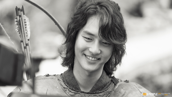 Actor Yang Se-jongs honey-dropping eyes and beautiful Smile were released behind-the-scenes photos.Yang Se-jong is currently in the midst of a safe speech in the JTBC gilt drama My Country, where he throws his life to protect his beliefs in a sad fate.Yang Se-jong in the behind-the-scenes photo released on the 18th captures his gaze with beautiful Smile and honey-dropping eyes.Yang Se-jong, who makes the house theater heartbreaking with the charisma of the drama, reveals a sad feeling line in the behind-the-scenes photos.Yang Se-jongs cool visuals and a behind-the-scenes photo of the sad fate of Seo-hui attracts attention.Yang Se-jong has been well received by viewers for his emotional performance and explosive feat as a warrior in My Country every time.Through this work, he has been able to perform a heavy historical drama and has become an actor without any limitations of characters.The JTBC gilt drama My Country, which is loved by its exciting story and Yang Se-jongs hot performance, is broadcast every Friday and Saturday at 10:50 pm.