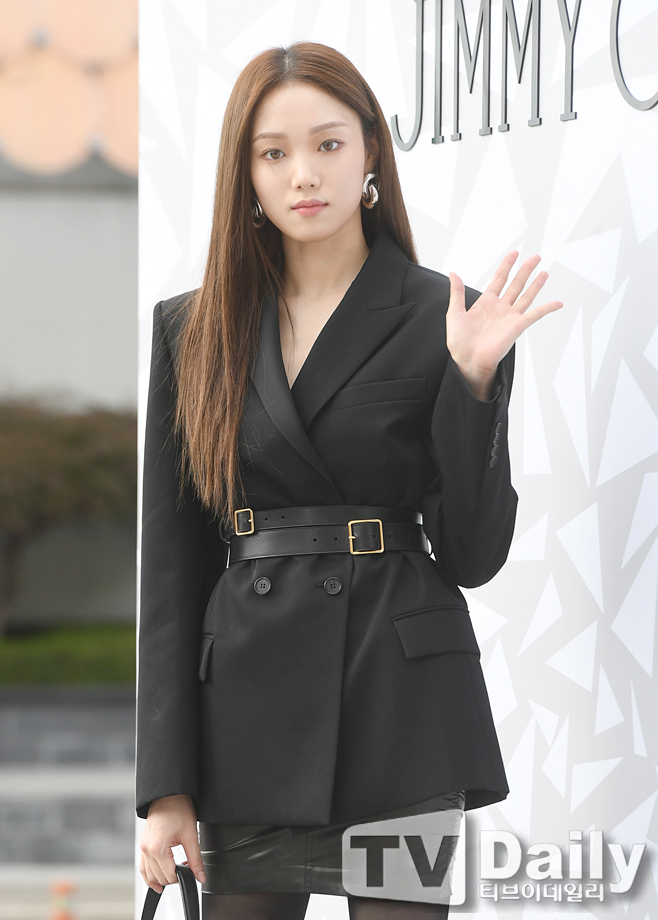 Lee Sung-kyung attractive beautiful looks Actor Lee Sung-kyung attends the Jimmy Choo photo call event held at the Galleria Department Store in Apgujeong, Seoul Gangnam District on the afternoon of the 18th.jimichiu photocall event