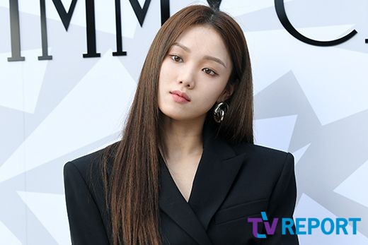 Actor Lee Sung-kyung attended a fashion brand event held at the Galleria Department Store in Apgujeong-dong, Seoul Gangnam District on the afternoon of the 18th.