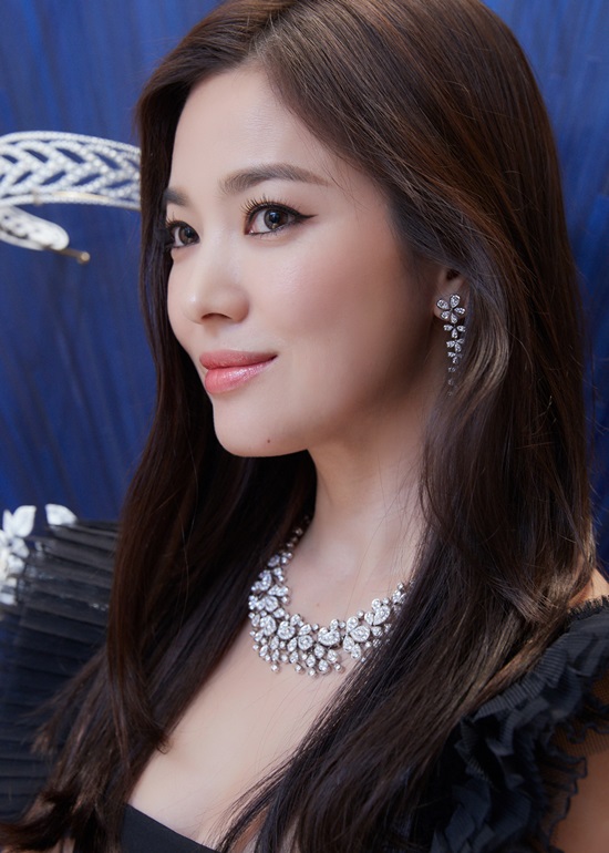 Song Hye Kyo Dinner Show Attendance Recent Smokey Makeup With No Problems With Close Up