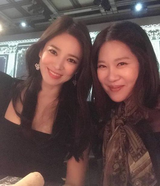 W Korea editor Lee Hye-joo posted a picture on his SNS on the 18th with an article entitled We met again.The photo shows Song Hye-kyo with a smokey makeup in a black dress.Song Hye-kyos elegant beauty, staring at the camera with a bright Smile, catches the eye.Song Hye-kyo attended the gala dinner show held at the opening ceremony of the French imperial jewelery brand boutique and other events held at Lotte Department Store Avenue in Sogong-dong, Seoul on the afternoon of the 17th.On the other hand, Song Hye-kyo donated a Hangul guide to Korean historical sites around the world with SEO Kyoung-Duk professor on Hangul Day on the 9th.Song Hye-kyo and SEO Kyoung-Duk are working on a refill project to donate the 3.1 movement and the 100th anniversary of the establishment of the Provisional Government of the Republic of Korea (2019), which will donate Korean guides to institutions that have donated Korean language guides so far.