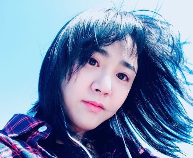 Moon Geun-young posted several photos on his SNS on the 19th, along with an article entitled Heaven, Wind, Pretty Sky and Winds I encountered during shooting.In the open photo, Moon Geun-young is facing the Wind against the background of the blue sky. The neat Beautiful looks in the free atmosphere catches the eye.The fans who responded to the photos responded such as Fighting today, Clear sky like sister and I expect drama.On the other hand, Moon Geun Young will appear as a Phantom in the TVN drama Catch the Phantom, which will be broadcasted on the 21st.