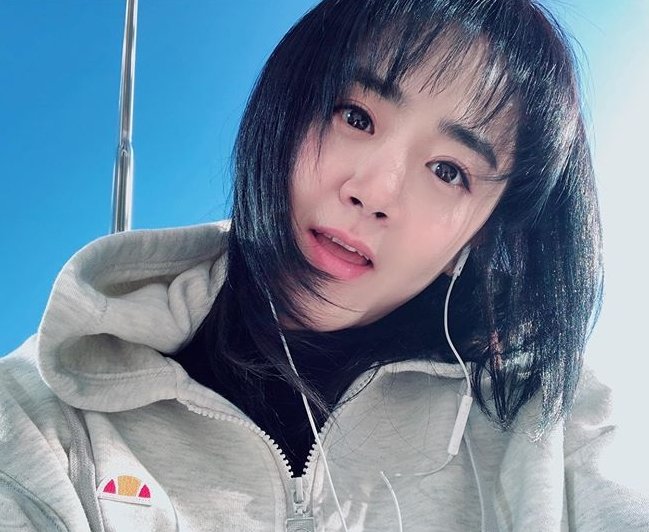 Moon Geun-young posted several photos on his SNS on the 19th, along with an article entitled Heaven, Wind, Pretty Sky and Winds I encountered during shooting.In the open photo, Moon Geun-young is facing the Wind against the background of the blue sky. The neat Beautiful looks in the free atmosphere catches the eye.The fans who responded to the photos responded such as Fighting today, Clear sky like sister and I expect drama.On the other hand, Moon Geun Young will appear as a Phantom in the TVN drama Catch the Phantom, which will be broadcasted on the 21st.