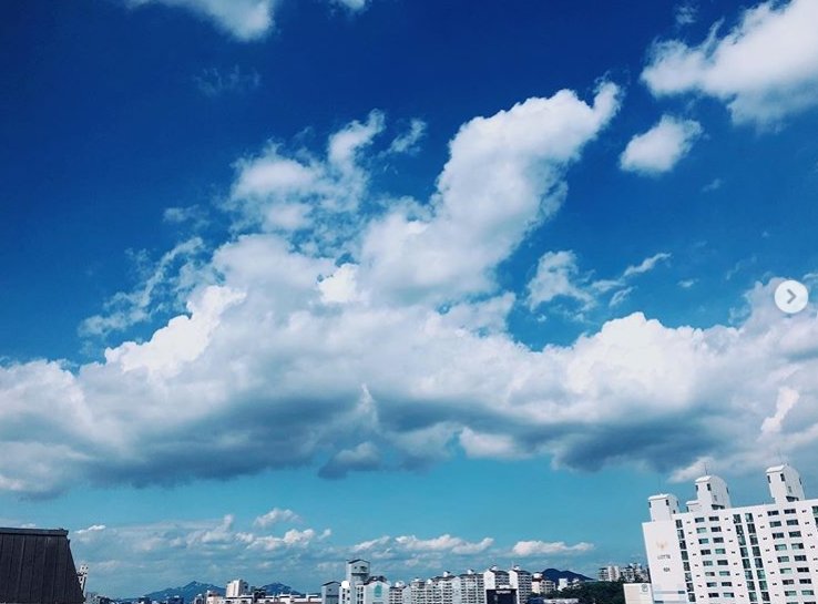 Moon Geun-young posted several photos on his SNS on the 19th, along with an article entitled Heaven, Wind, Pretty Sky and Winds I encountered during shooting.In the open photo, Moon Geun-young is facing the Wind against the background of the blue sky. The neat Beautiful looks in the free atmosphere catches the eye.The fans who responded to the photos responded such as Fighting today, Clear sky like sister and I expect drama.On the other hand, Moon Geun Young will appear as a Phantom in the TVN drama Catch the Phantom, which will be broadcasted on the 21st.