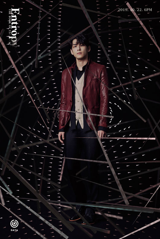 DAY6 (Day6) Wonpil draws attention by radiating a different charm from his new album Teaser.DAY6 is opening its comeback with a Teaser image by member ahead of the release of its regular third album, The Book of Us: Entropy (The Book City of London Earth: Entropy) and the title song Sweet Chaos (Sweet Chaos) on Tuesday.At 0 oclock on the 19th, three images of Wonpil, the fourth protagonist of personal Teaser, were released, following Sungjin, Jae (Jay) and Young K (Young K).Wonpil has raised expectations for a new album with styling with a dark autumn atmosphere.In the Teaser image, directed around red and black colors, Wonpil showed Yushuis wet eyes and captivated My Day (My Day: Fandom name).The new song Sweet Chaos sings a confused feeling because of the sweet love that disturbs life.DAY6 will make a stronger impression by foreshadowing the fastest BPM of the title songs that have been shown.The new album, The Book of Us: Entropy is an extension of the mini-fifth album The Book of Us: Gravity (The Book City of London Earth: Gravity), released in July.The mini 5th album title song Let it be a page will take the top spot in various music charts and music broadcasting programs, and it will show the power of I listen to faith (I believe and listen to Day6) with the new song Sweet Chaos.In addition, fans are wondering what Entropy (one of the disorder, thermodynamic state functions) means in this new album.On the other hand, DAY6s new full-length album The Book of Us: Entropy, which was written and composed by all songs, will be released on various music sites at 6 pm on the 22nd.JYP Entertainment