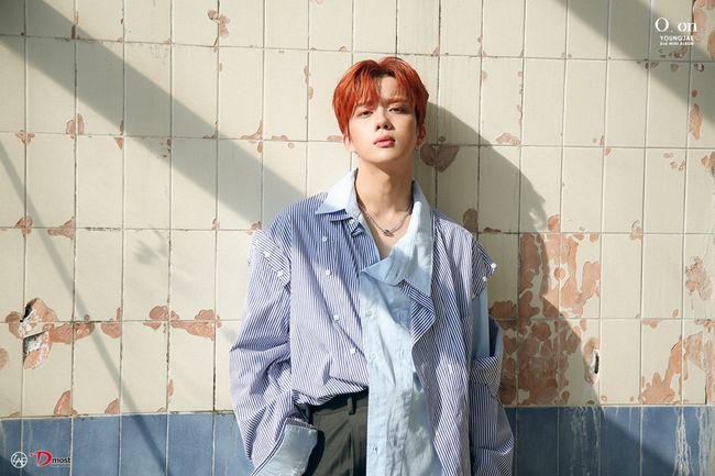 Singer Gifted has released a new Mini album O, on (on and on) concept photo.Gifted students posted a concept photo featuring the atmosphere of the second Mini album O, on (on and on) at 0 oclock today (on the 19th), and raised expectations for the new album.In the open photo, the gifted person showed mature masculine charm with a look and expression that matches the autumn atmosphere.The soft but strong mood of the gifted, which gives a deeper atmosphere, attracts attention by foreseeing the growth of the authentic solo The Artist.Previously, gifted students started to release various contents such as trailer, track list, concept photo, etc. starting from comeback photo, and listeners are paying attention to the album with high completeness.Gifted students will announce their second Mini album O, on (on and on) on Tuesday.The new Mini album O, on (on and on) captures a new story of gifted people running forward toward their dreams, and the authenticity of gifted people is felt throughout the album.The title song Forever Love combines the guitar riffs of rock sound that gives a refreshing feeling and the EDM beat, giving the charm of more sophisticated and powerful gifted.In addition, the gifted will show off his musical ability as a solo The Artist and a songwriter through O, on (on and on).It plans to show a wide spectrum of gifted people crossing the genre, and it boasts a high perfection as it is the second solo album prepared with deep care.On the other hand, the gifted will announce their second mini album O, on (on and on) at 6 pm on the 22nd, and start full-scale comeback activities.demost entertainment