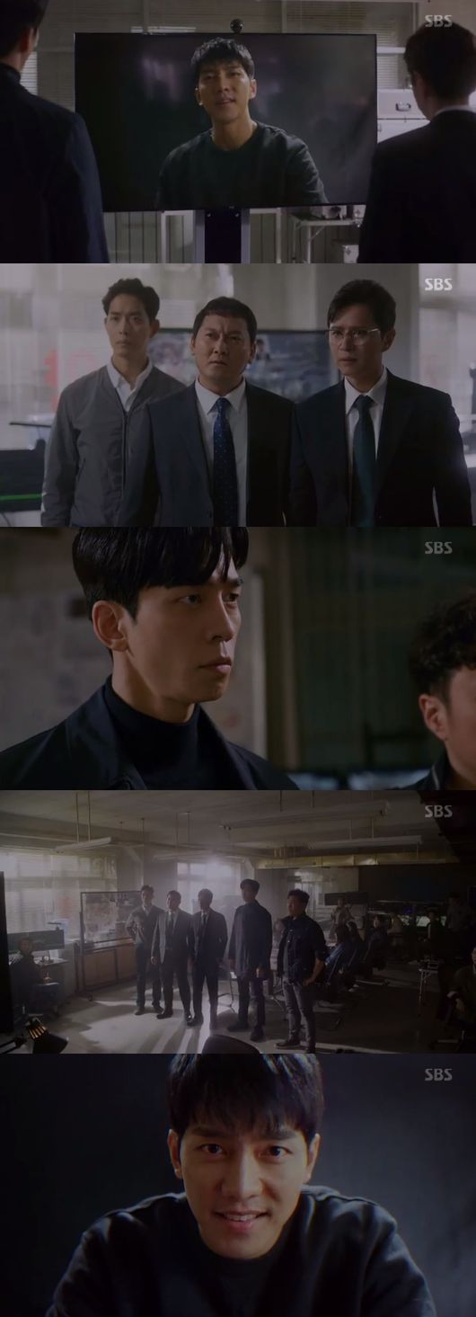 Lee Seung-gi was the Professional Government of the Republic of Korea.In the SBS gilt drama Vagabond broadcast on the 19th, the figure of Lee Seung-gi, who is fighting back, was drawn.On this day, Hwang Pil-yong (Yutaoong) pointed a gun at Goh Hae-ri (Bae-su-ji), Lee Seung-gi and Kim if (Jang Hyuk-jin).Get the gun away from me. At that moment, the fire broke out in the room and succeeded in escaping safely.At that time, Kitaewong (Shin Sung-rok) appeared and pointed a gun in front of Gohari and Chadalgun, but Kitaewongs gun was directed at Hwang Pil-yongs men who tried to kill them, not Gohari and Chadalgun.With the help of Kitaewoong, he managed to escape Danger, but the tension was heightened by the pursuit of Hwang Pil-yong and his men and the ongoing shooting.In Danger, Chadalgan said, Hey, you dont know youre bombed here. If I dont stop this timer, Ill fly all over here.Think about it. If you write the wrong head, you will go through it. How will you stop the bomb? He said, but Hwang Pil-yong did not believe it.Fortunately, Cha Dal-gun, Kitawoong, Gohari, Kim Se-hoon, and Kim if survived and Hwang Pil-yong and his men, who were barely alive due to the bomb, were killed by Kitaoong.I was ordered too, and I had you both killed by Ahn (Kim Jong-soo), who was involved in the government; Kim if, you must take him alive, Gitaewoong told the confessional.You are the only one who will take on this great task, he said, giving me his password and phone number.Gitaewoong told Kim Se-hoon (Shin Seung-hwan) that we were also hit, but we survived luck. Cha Dal-gun, Gohari, and Kim If, who went out, met Ryu-won (Mickey).Kitaewoong told An Gi-dong this.Min Jae-sik (Jung Man-sik) suspected Kang Ju-cheol (Lee Gi-young) when his plan went wrong, and soon he took medicine on his food and caused a cardiac arrest, and Kang Ju-cheol died.Republic (Hwang Bo-ra) was in a bad mood after failing to accept his death.Prince Edward Island Park called Chadalgan and said: Dont be surprised, the South Korea government has been involved in this incident, it was heard directly by a senior presidential official.Mr. Chadalgan, youre going to be in danger. Now, get your hands off me. But Chadalgan did not bend, saying, Ill put him in court myself. Jessica Lee, Min Jae-sik and Yoon Han-ki gathered together, saying that Min Jae-sik cant get out of Morocco. Then Hong Seung-beom (Kim Jung-hyun) came in and said, I think hes already left Morocco.I think Prince Edward Island has done it, said Yoon Han-ki, and if theres no evidence to hold him, we should make evidence. This is South Korea.As long as I am there, there will be not much that Prince Edward Island can do. He planned to catch Prince Edward Island.So, he said, Yes, Im a civil servant and I have to support my family, but what if this happens next time, I have to pretend that I can not see it because it is done in the country.Im afraid of how Im running away. Ill let the people know that bad bastards will never do anything bad again. Cha Dal-geon said, Suddenly, but he soon hi-fied and the two laughed.When he heard this, he told Chadalgan, The team leader did not betray us. If he betrayed, he would have killed us. Do you believe me?I called the phone number that Giewoong gave me. When I called the code, Kang Ju-cheol, who thought he was dead, received the phone and said, What happened? Kang Ju-cheol said, Now Min Jae-sik is trying to catch you.I am bored because I am in the ship. Lets play. After that, Cha Dal-geon warned the NIS people, I will go to smash soon. Vagabond broadcast screen capture