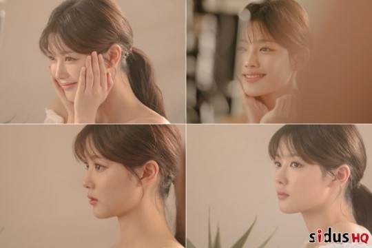 Actor Kim Yoo-jung has released a clean-cut picture behind-the-scenes cut.Kim Yoo-jung, in a photo released by his agency, is in the middle of filming on a set with a warm atmosphere, and is showing the dignity of Pictorial Artisan for each photo shoot, such as wrapping his face with two hands and making a bright Smile.He stared at the air with deep eyes, creating a pleasant atmosphere and showing off his more mature visuals.In addition, transparent Skins and dense features have made it more difficult to keep an eye on the innocence.Kim Yoo-jung is showing more growth in the lifetime channel Harp Holiday in the morning, and in the afternoon, he is experiencing a life of a local man who enjoys a unique trip in the Italian Mediterranean.