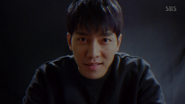 Lee Seung-gi has signaled a counterattack by playing the Professional Government of the Republic of Kor to the NIS people.In the 10th episode of SBS gilt drama Vagabond (playplayplay by Jang Young-chul, Jung Kyung-soon/directed Yoo In-sik), which was broadcast on October 19, Cha Dal-gun (Lee Seung-gi) and Gohari (played by Bae Su-ji) found out that the government was involved in the airplane terrorist accident.On this day, Kitaewoong (Shin Sung-rok) and Kim Se-hoon (Shin Seung-hwan) were worried about watching the images of Cha Dal-gun and Gohari confronting the NIS Assassination Group through CCTV.Eventually, Gitaewoong lowered the electric circuit breaker to help with the chadalgun and confession, and even engaged in a gunfight with the Assassination Group.The four men, who lacked bullets as well as numbers, were put in crisis by the Assassination group that followed.Even the timer that was hung after being ordered by Mickey (Ryu Won-min), secretary of Prince Edward Island Park (Lee Kye-young), was a few minutes away.Eventually, he risked his life to face the Assassination Group himself. You dont know youre bombed here, do you? I dont stop timer.Everything is going to fly here, he warned.The timer passed while the Assassination Group was embarrassed, and the floor where the Assassination Group stood collapsed as a loud explosion was heard.Gitaewoong shot and killed all the Assassination group agents who were injured when the floor crashed and ordered Gohari to leave the embassy with Chadalgun and Kim Song Yuqi.Kitaewoong confessed that he had been ordered by the NIS chief to eliminate the party, informed him that the government was involved in the case, and then delivered the contact information and password name of the secret base base.Kitaewoong reported to Min Jae-sik (Jung Man-sik) that they survived luckily after he ordered Kim Se-hoon to delete the CCTV footage on the spot.However, Min Jae-sik did not put doubts on Kiewoong, and was convinced that there was Kang Ju-cheol (Lee Ki-young) behind him.Min Jae-sik said, Even if we breathe, it will interfere with us. If we do not cut the buds, we will be a successor. He handed his man a heart attack and a drug that killed him.The subordinate was drugged on the food that Kang Ju-cheol would eat, and Kang Ju-cheol died in front of the eyes of Gong Hwa-suk (played by Hwang Bo-ra).Chadalgun and Gohari escaped Morocco safely with the help of Mickey, who was waiting in advance, and took a cargo ship to Korea.Yoon Han-ki (Kim Min-jong), who learned that Cha Dal-gun and Gohari escaped Morocco with the help of Prince Edward Island Park, said, This is Korea.As long as I am there wont be much that Prince Edward Island can do.If you do not have evidence, you can make it. The phone caller said the password carefully, and Kang Ju-cheol, who thought he was dead, received the phone.After receiving the time of the ships arrival from the confessional, Kang Ju-cheol said, Are you bored because its a boat? Shall we play? Min Jae-sik is trying to catch you.We need a disturbing operation, he said.Since then, the NIS TF team computer has been hacked, and Kim Song Yuqi has been caught simultaneously at airports and ports such as Italy and Morocco.When Yoon Han-gi and the people of NIS were confused, the face of Cha Dal-geon appeared on TV.Lee Ha-na