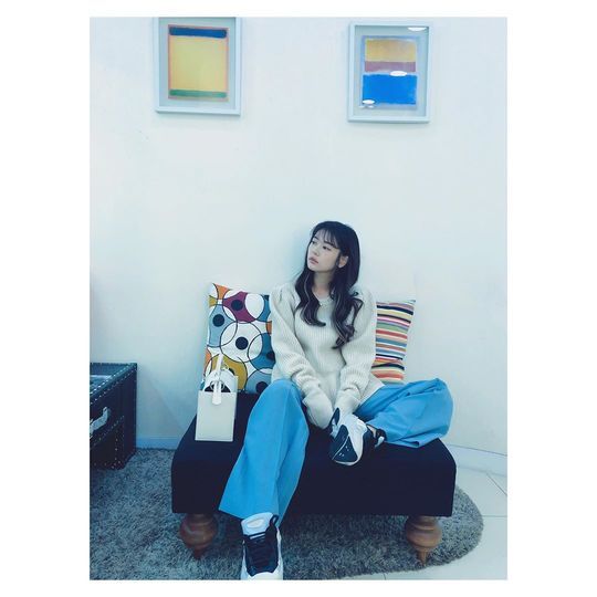 Actor Jung So-min flaunts her watery Beautiful looksJung So-min posted a picture on his instagram on October 20 with an article entitled Autumn.The picture shows Jung So-min sitting in a chair, and the size of the small face and distinctive features of Jung So-min are eye-catching.Jung So-mins neat atmosphere also catches the eye.The fans who responded to the photos responded such as Oh, its beautiful, I want to have an atmosphere like my sister and The new hairstyle is really beautiful.delay stock