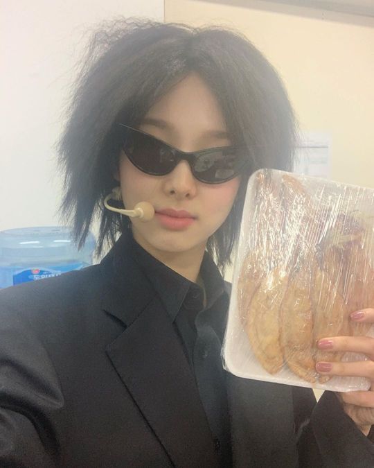 Group TWICE member Nayeon parodied the movie Oldboy actor Choi Min-sik.Nayeon posted a photo on TWICE official SNS on the afternoon of October 20 with an article entitled Meet in Part 2.The photo shows Nayeon with Oldboy Choi Min-sik make up.Nayeon showed a perfect synchro rate with sunglasses and military dumplings.TWICE, which Nayeon belongs to, held a fan meeting ONCE HALLOWEEN 2 (Once Halloween 2) to celebrate the 4th anniversary of debut at Hwajeong Gymnasium of Korea University in Seongbuk-gu, Seoul.In particular, the members showed different make-up and gave a big smile to the fans.TWICE, which has successfully completed its fan meeting, will host TWICE WORLD TOUR 2019 TWICEIGHTS  (TWICE World Tour 2019 TWICE Lights) in Hokkaido, Japan on the 23rd.He will then release his second album, &TWICE on November 20.hwang hye-jin