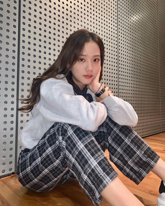 Girl group BLACKPINK JiSoo boasted more beautiful looks.JiSoo posted a recent story on his Instagram on the 20th, posting an article entitled JiSoo photo of one day and several photos.The photo shows JiSoo taking a picture, and JiSoo, wearing a gray-toned top and checked-patterned pants, is showing off her long straight hair and a pure charm.In another photo, JiSoo is staring at the camera, radiating beautiful looks with an icon-taxi shot that the viewer seems to be in love with.Meanwhile, BLACKPINK has successfully completed its first world tour, which has recently performed 32 times in 23 cities on 4 continents. From December, it will hold four dome tours in three cities in Japan.
