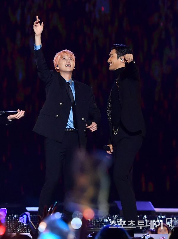 Group Super Junior Cho Kyuhyun and Choi Siwon are on stage at the 2019 Busan One Asia Festival K-POP concert held at Busan Hwamyung Ecological Park on the afternoon of the 19th.October 19, 2019.