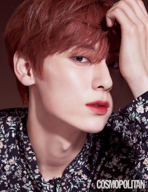 Group NUEST member Hwang Min-hyun has a different charm with RED lip.Hwang Min-hyun was introduced in the November issue of fashion magazine Cosmopolitan, which is a photo shoot using Lipstick.Four colors of clear RED, pitch-lighted indie pink, warm brick RED, and chromatic cool tone RED were expressed by Hwang Min-hyun directly with lips.When asked about the self-care score, Hwang Min-hyun said, If you score, you will score about 90 points? Haha. I tend to care more about skin care than makeup.Hwang Min-hyun is the Count of the musical Marie Antoinette and will release NUEST mini 7th album The Table on the 21st.