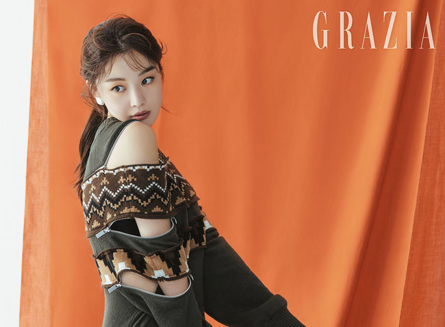 Han Sun-hwa, a girl group secret actor, showed affection for his younger brother, group X1 member Han Seung-woo.Han Sun-hwa, who has performed an impressive performance as a Gomadam in the recent drama Save Me 2, decorated the picture of the November issue of fashion magazine Grazia.In this photo, which emphasizes the subtle toffe color and brown color makeup, Han Sun-hwa has a soft and fascinating beauty.In an interview with the photo shoot, I was able to hear her true story, which is growing one step further as an actor.When asked what the changes were as Han Sun-hwa began acting, he said, I was worried because I had more responsibility and homework to deal with myself than when I was a child.There are many things that are cautious and so I become more careful. I feel mature because of such inner changes. Han Sun-hwa also said, I am so proud of seeing my brother Han Seung-woo, who started his activities with X1.I tried not to tell my brother who just started to think that my sister, my sister, should not be a stumbling block.I cheered and encouraged my brother to step up and step up. The white face and the hard work are similar to each other, except for that, he said.Han Sun-hwa has recently confirmed her appearance in an independent feature film and is set to start filming soon.