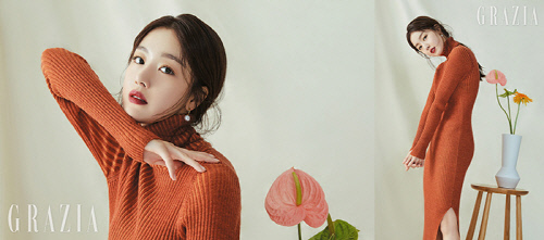 This picture, which emphasizes the subtle toffe color and brown color makeup, features the soft and fascinating beauty of Han Sun-hwa.It has been reborn as an atmosphere autumn Goddess, perfecting the beauty look of various Brown color points with eyes and lips.Meanwhile, Han Sun-hwa has recently confirmed her appearance in an independent feature film and is set to start filming soon.Her interviews with her pictures can be found in the November issue of Maria Grazia Cucinotta magazine.Photo  Maria Grazia Cucinotta offered