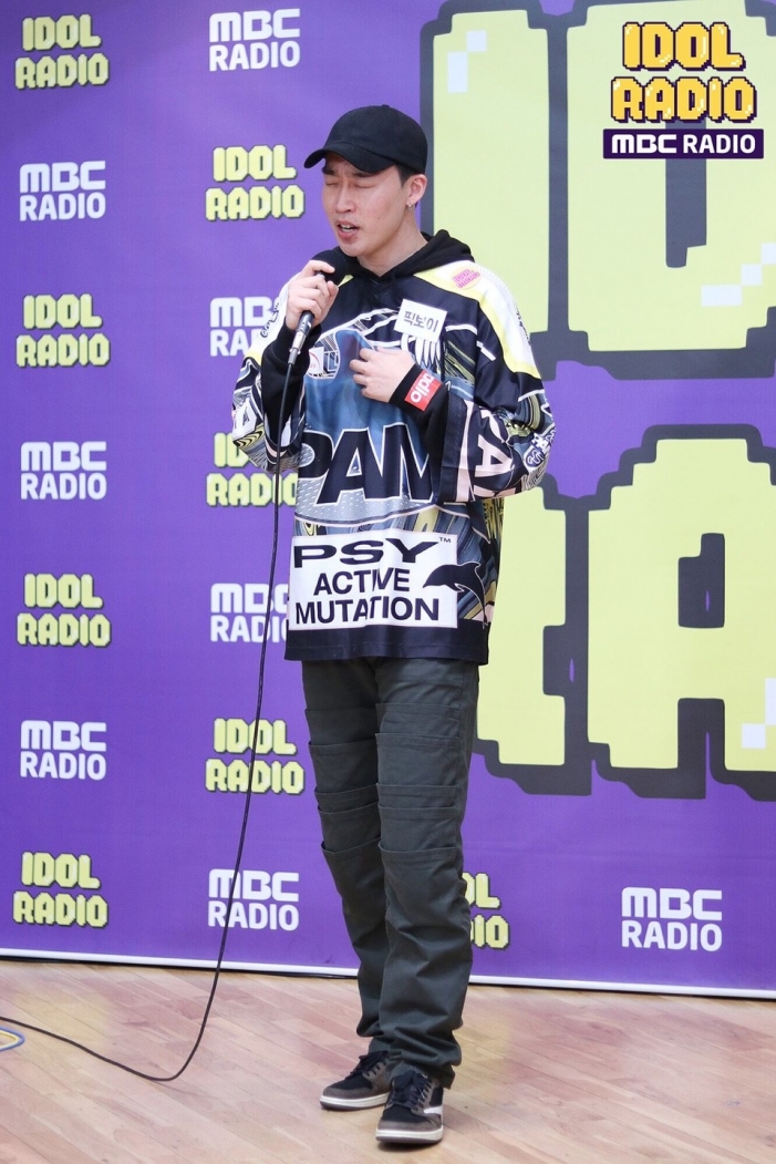 Singer-songwriter The Resurrection of Pigboy Crabshaw appeared on the Idol Playlist corner of MBC standard FM Idol Radio, which is hosted by special DJ Oh My Girl Seung Hee and Hyo Jung, on the 20th, and boasted colorful networking and singing skills.Recently, BTS V has become a hot topic by uploading a tour video of Jeju Island with actors Park Seo-joon, Choi Woo-shik, and The Resurrection of Pigboy Crabshaw.The Resurrection of Pigboy Crabshaw said, The moment I became familiar with the friends in the video was the role of Park Seo-joon in the middle.Park Seo-joon introduced me to my good sisters. The Resurrection of Pigboy Crabshaw also unravels the travel behind-the-scenes story.The selections in the car have different tendencies, so they play songs that they want to hear, and most of them are sitting in the passenger seat, he said.The Resurrection of Pigboy Crabshaw, a testimonial on MBC Entertainment What do you do when you play, said, In the past, you only recognized those who like my music.Who was it? (Ill see). If you can find out, Ill say hello.The Resurrection of Pigboy Crabshaw, who was in the Idol Playlist corner where he shared his playlist music with listeners, first presented his new song KELLY as a sweet Love Live!The Resurrection of Pigboy Crabshaw, who finished Love Live!, said, KELLY was called California when I went to work on music in the United States.I described it as KELLY like a persons name with the thoughts and feelings of that time. I hope you listen to it because its a cute love story.Its so fun because the sauce is so diverse, said special DJ Seung Hee, lavishly praising her for saying, Its so nice, its like a warm bubble, and the lyrics are so cute.Before introducing the recommended song, The Resurrection of Pigboy Crabshaw said, When you do not usually work on music, you listen to the theme that you search for Hotel Lobby on a streaming site.When I listen to music, I think of some sauce and code in my head, but I do not want to think about it, so I listen to comfortable Hotel Lobby music and do not think about anything and rest my ears. The Resurrection of Pigboy Crabshaw showed off his righteousness by recommending another best friend, Paul Kims Isle of the Sea.Im so pretentious, said Paul Kim, who had come to the outside of the studio to watch him, and thanked him for saying, Im so pretentious now.The Resurrection of Pigboy Crabshaw, who explained the song Going, also released the story hidden behind the pleasant appearance.When it was so hard, my mother cheered me for, I think my son is an artist, I want him to go all the way.I also sent an e-mail to Gary of Lee Ssang in a difficult heart, but at the end of the long answer, there was a saying, Go to the end. So I made it with the keyword Going.Songs by actors Choi Woo-shik and Park Seo-joon were also included on the playlist.The Resurrection of Pigboy Crabshaw said, These two are my friends, but they are also senior in the entertainment industry.(They) always recommended a lot of my songs every time I went on the radio.I recently met with Friends and asked them if I could pick your song this time, and they asked me to recommend each other.The Resurrection of Pigboy Crabshaw selected the movie parasite OST, the ending song Choi Woo-shiks shochu cup and Park Seo-joons I like it.The Resurrection of Pigboy Crabshaw said, V is a great friend, but since there are a lot of BTS songs on the radio, it seemed that it would be better to sing the songs of Friends, which are different fields, in the sense that there were such songs.MBC Radios idol special program Idol Radio will be broadcast every day at 1-2 a.m. on MBC Standard FM (Seoul and 95.9 MHz) and MBC Radio Application mini.
