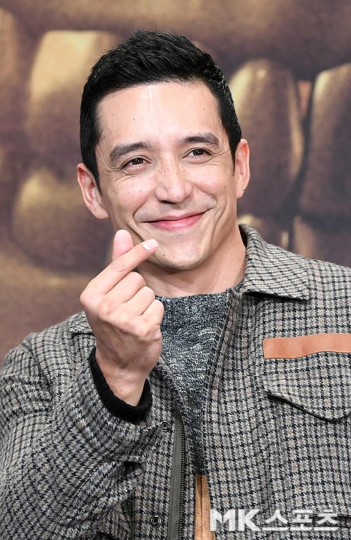 Actor Gabriel Luna poses.The movie The Terminator: Dark Fate is a big expectation with the extraordinary and trendy action of Deadpool Tim Miller and the confrontation of powerful characters that have not been seen before.James Cameron, who created the The Terminator series, is focusing on the comeback of the series icon T-800 Arnold Schwarzenegger and Sara Corner Linda Hamilton.