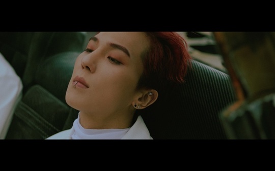 WINNER first released part of the melody of the new album title song SOSO.YG Entertainment posted WINNERs third mini-album title song SOSO Music Video Teaser video on its official blog at 10 am on October 21.It featured a WINNER running on a desolate and lonely wasteland.WINNER The story of each of the four members was intensely converted into short cuts, raising expectations for full version Music Video.The members sitting in the car with an expressionless face seem to have extremely restrained their feelings.Kim Jin-woo gazed at the explosive car with sad eyes, and Kang Seung-yoon interacted with one horse and created a calm atmosphere.Song Min-ho shouted at himself standing in front of the mirror, suffering in the crowd.Standing alone in the dining room, Seung-Hoon Lee shook his head as he threw the glass to the floor.Especially, this music video teaser video focused on the fans because they could hear some sections of SOSO Melody.The cold, dreamy sound hovered in my ears, creating addictiveness.If weve shown some of the cool, bright, and healthy WINNERs in recent years, well be able to see the WINNER of the heavy Feelings, which is a little different from that, said Kang Seung-yoon, who is related to the SOSO concept.Song Min-ho commented short, Empty and loneliness.SOSO was written and composed by Kang Seung-yoon, and Song Min-ho and Seung-Hoon Lee participated in the lyrics.YG producer AiRPLAY has worked on composition and arrangement to improve the perfection.It is a song that expresses the appearance of pretending to be a dull person unlike the inside that is stirred by pain and anger after separation as SOSO which is just like that.WINNERs mini-album CROSS implies their relationship, music and story, which has become a new intersection with four members with their own directions and characteristics like the album title.emigration site