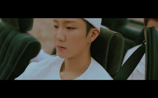 WINNER first released part of the melody of the new album title song SOSO.YG Entertainment posted WINNERs third mini-album title song SOSO Music Video Teaser video on its official blog at 10 am on October 21.It featured a WINNER running on a desolate and lonely wasteland.WINNER The story of each of the four members was intensely converted into short cuts, raising expectations for full version Music Video.The members sitting in the car with an expressionless face seem to have extremely restrained their feelings.Kim Jin-woo gazed at the explosive car with sad eyes, and Kang Seung-yoon interacted with one horse and created a calm atmosphere.Song Min-ho shouted at himself standing in front of the mirror, suffering in the crowd.Standing alone in the dining room, Seung-Hoon Lee shook his head as he threw the glass to the floor.Especially, this music video teaser video focused on the fans because they could hear some sections of SOSO Melody.The cold, dreamy sound hovered in my ears, creating addictiveness.If weve shown some of the cool, bright, and healthy WINNERs in recent years, well be able to see the WINNER of the heavy Feelings, which is a little different from that, said Kang Seung-yoon, who is related to the SOSO concept.Song Min-ho commented short, Empty and loneliness.SOSO was written and composed by Kang Seung-yoon, and Song Min-ho and Seung-Hoon Lee participated in the lyrics.YG producer AiRPLAY has worked on composition and arrangement to improve the perfection.It is a song that expresses the appearance of pretending to be a dull person unlike the inside that is stirred by pain and anger after separation as SOSO which is just like that.WINNERs mini-album CROSS implies their relationship, music and story, which has become a new intersection with four members with their own directions and characteristics like the album title.emigration site