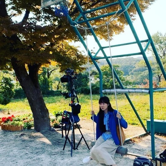 Gong Hyo-jin reveals behind-the-scenes cut about the time of camellia blossomsOn October 21, Gong Hyo-jin released several photos on his Instagram with an article entitled The camellia is very nice. #Camellia profile so it.Gong Hyo-jin, who plays the role of the main character camellia in KBS 2TV drama Mombaek Flowers, is staring at the camera with a pure expression that matches the character.pear hyo-ju