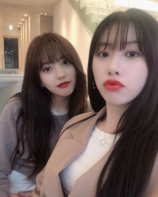 Hong Eui-jin has released a two-shot shot with Shin Yoon-jo.On October 21, SONAMOO Hong Eui-jin posted a photo of him with Shin Yoon-jo on his SNS.The two men, who made their final debut with the girl group Unity in the 2018 KBS audition program The Unit, showed off their outstanding beauty as much as their special friendship.In the visuals of Hong Eui-jin and Shin Yoon-jo in the photographs, the netizens praised the friendship and beauty of the two people, such as I am still close even after the Unity and I am good to see because I have beautiful children.SONAMOO, which Hong Eui-jin belongs to, released We Are LEGENDARY, a Korean memorial to Game Legendary: Game of Heroes, while Na Hyun and Sumin are in a dispute with TS Entertainment.Shin Yoon-jo made his debut as a girl group Hello Venus in 2012, but has been working alone since leaving in 2014.heo seon-cheol