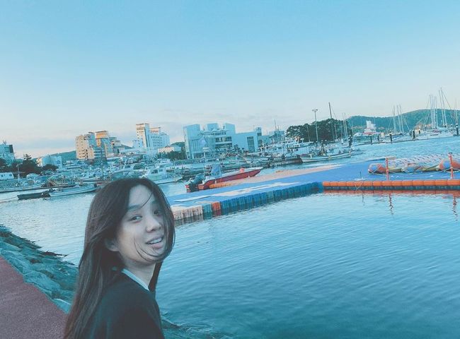 Actor Jung Ryeo-won from girl group Shark Talera showed off her natural charm.Jung Ryeo-won posted several photos on his Instagram on the 21st, along with an article entitled Everything I want is on the other side of fear.In the photo, Jung Ryeo-won, who is taking pictures at the port where the blue sea is unfolded, was shown.Jung Ryeo-won has a number of facial expressions, including dropping long straight hair and opening or closing eyes; it is impressive with its natural charm and modest beautiful looks that are not decorating.Meanwhile, Jung Ryeo-won will appear on JTBC Drama Inspection Civil War scheduled to air this year.