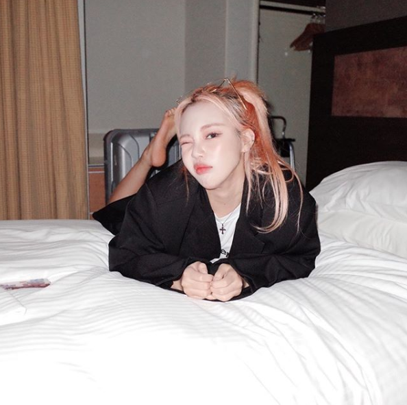 Girl group Momoland member JooE opened a personal SNS and started communicating with fans.Momoland JooE posted a picture on his Instagram on the 21st with an article called Anya and reported the news of the SNS opening.Earlier, the official Instagram of Momoland said, JooE is here! JooE waiter hand! JooE is ready to get closer to JooE, Marys?I am following you right now and play with JooE JooE posted a selfie in its first post commemorating the opening of SNS, which is lying on the bed, boasting pink hair and sleek skin.Meanwhile, JooE has been loved by many performing arts since debuting in Momoland in 2016.