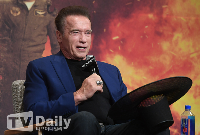 The Terminator: Dark Fates protagonists and team Miller arrived at Incheon International Airport on the 20th for the event.This event is the first press junket in Asia, and will be held on the 21st and 22nd.The Terminator: Dark Pate will be released on the 30th, after Judgment Day, as an action blockbuster depicting the new battle of fate of Super Soldier Grace from the future and The Terminator Rev-9, the strongest enemy armed with state-of-the-art technology.