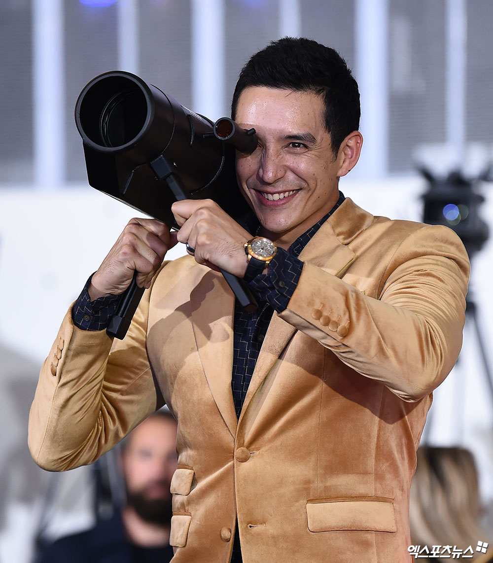 Actor Gabriel Luna poses at the red carpet event in the movie Terminator: Dark Fate at the Seoul Yeouido-dong IFC Mall on the afternoon of the 21st.