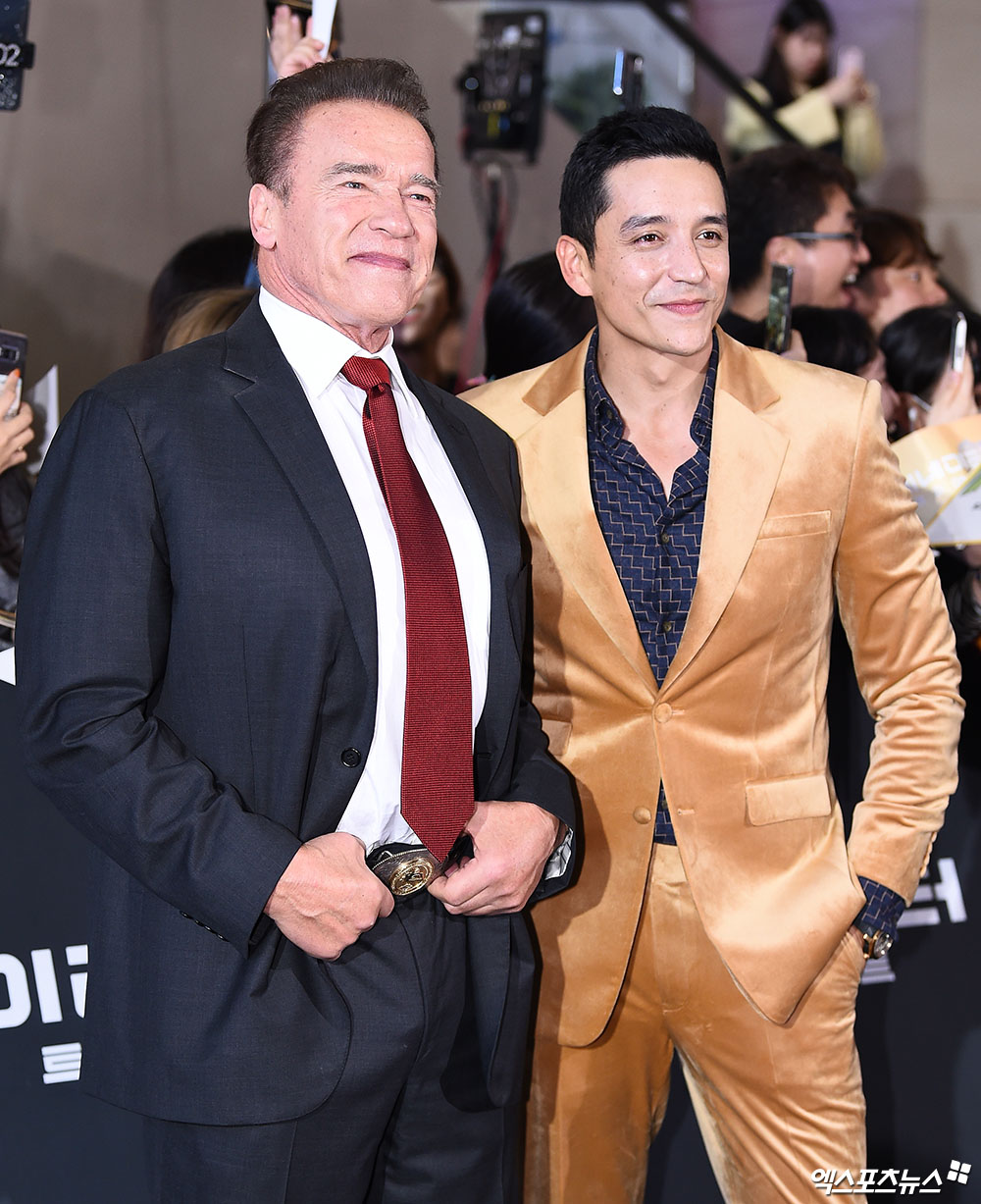 Actors Arnold Clark Schwarzenegger and Gabriel Luna attend the red carpet event in the movie Terminator: Dark Fate at the Seoul Yeouido-dong IFC Mall on the afternoon of the 21st.