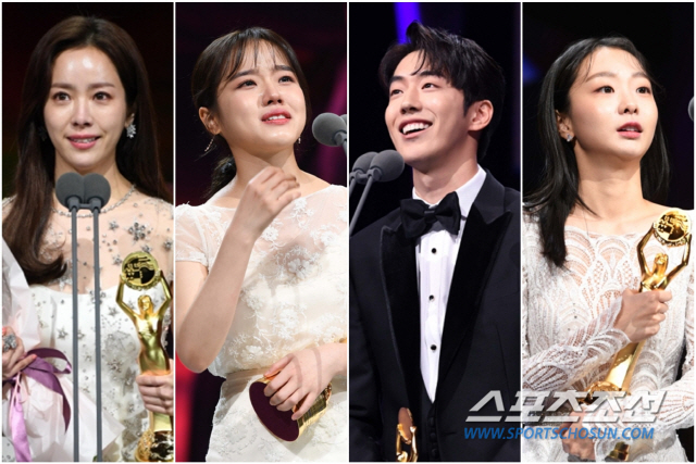 The Movie Awards, the 40th Blue Dragon Movie Awards, will host the Hand Printing Event of the winners last year and celebrate the full-scale Blue Dragon Season.Blue DragonMovie Awards Hand printing will be held at CGV Yeouido, Yeongdeungpo-gu, Seoul, at 2 pm on the 28th.Han Ji-min, who won the 39th Blue DragonMovie Awards Best Actress Award, Kim Hyang Gi, New Man Idea Nam Joo Hyuk, and New Actress Kim Da-mi will attend the Hand printing and will have time to look back on the trajectory of the past year.Han Ji-min attempted to transform the past class in Mitsubac, making Life Character with explosive and intense Hot Summer Days, and was honored with the Blue DragonMovie Awards first actress award.Kim Hyang Gi won the title of the youngest Blue DragonMovie Awards Best Supporting Actress ever through With God - Sin and Punishment.Nam Joo-hyuk has played three-dimensional Hot Summer Days in Anshi Castle and has been reborn as the next generation popular actor to lead Chungmuro, and Kim Da-mi proved to be a monster newcomer with intense acting that crosses good and evil through witch.This years Blue DragonMovie Awards Hand printing event is expected to be held in an exciting and delicious society with Park Kyung-rim, who boasts the best talent.It is expected to have a special time to recall the impression and thrill of the Blue DragonMovie Awards last year.Meanwhile, the 40th Blue DragonMovie Awards will be held on November 21 at Paradise City, Yeongjong-do, Incheon and will be broadcast live on SBS.As it is the 100th anniversary of Korean film and the 40th Blue DragonMovie Awards, we will organize a richer and more exciting event to commemorate it.The netizen vote for the selection of the candidate will be held on the official website of the Blue DragonMovie Awards until the 27th.