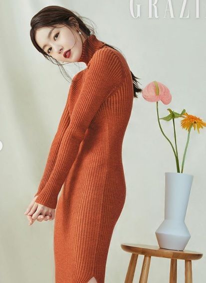 Singer and actor Han Sun-hwa has been attracting the attention of netizens by revealing the current situation.Han Sun-hwa posted several photos on her Instagram page on Monday.In the open photo, Han Sun-hwa was dressed in autumn clothes and taking various poses.The netizens who saw this showed various reactions such as I was a lot of trouble, I am so ridiculously beautiful and Han Sun-hwa is so good.Han Sun-hwa made his face known as a member of the group Secret, which debuted in 2009; in 2016 he left the group and began acting as an actor; recently, he appeared in the OCN drama Save Me 2.Han Sun-hwas brother Han Seung-woo is 26 years old this year and made his debut as a group Bigton in 2016.