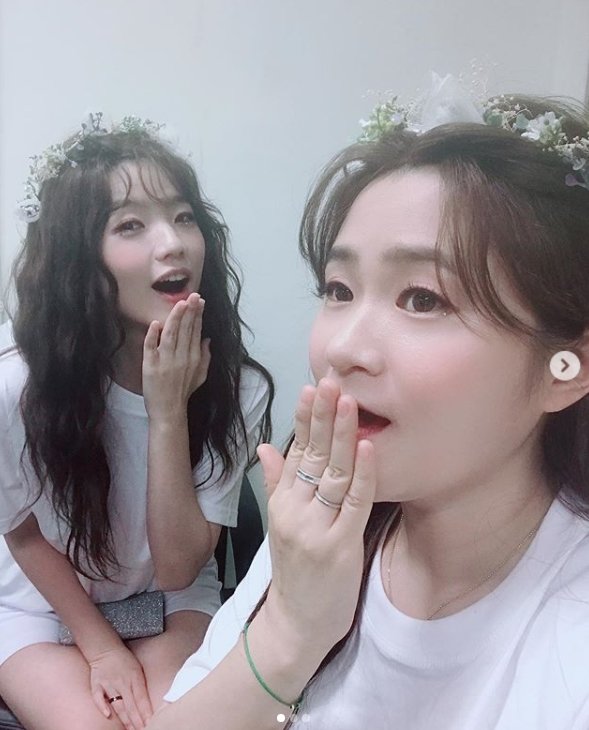 Kim Shin-Young posted three photos on his SNS on the 21st with Hashtag, # Fairy # Celeb Five # Noon Hope song Kim Shin-Young # Welcome.Kim Shin-Young in the public photo is with members Song Eun, Shin Bong Sun and Ahn Young Mi who are working together as Celeb five.She is wearing a white costume and a corolla, and she is emitting a pure charm.The fans who responded to the photos responded such as The fairy is dazzling, The clothes seem to have changed and These sisters are getting pretty.On the other hand, the group Celeb five has been active since the announcement of the new concept song I do not see the snow on August 19th.