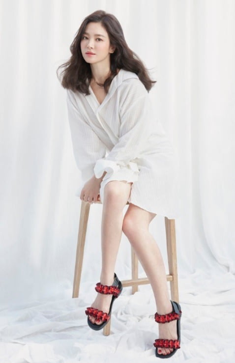 Actor Song Hye-kyo has been announced to launch Ankle Boots KYO with female shoes brand Shucomma Bonnie.Shucomma Bonnie said on the 22nd, We will make sneakers as part of the proceeds and do not want to the Korea Youth Counseling and Welfare Development Institute.KYO is a product that reflects the style and fit of Boots that Song Hye-kyo wants to wear directly, and it is released in carmel and black color.This product is produced as part of Shucomma Bonnies CSR project, SUE COMMA YOU (Schucomma Bonnie and You).Song Hye-kyo also released a photo of her attending France Jewelry brand event on Instagram on the 21st.In the open photo, Song Hye-kyo showed off her elegant appearance by wearing a black dress and dark smokey makeup.Lee Joo-young is reported to be reviewing the scenario of Saint Anne, a movie that catches megaphones.The specific storyline of Saint Anne was not released, but it was reported that the movie was centered on female characters.Song Hye-kyo, Shoes brand Shucomma Bonnie, along with the presence of France jewelry brand event in front of the CSR project.